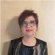 Docente con esperienza trentennale, insegna Design della Moda e Storia del Costume